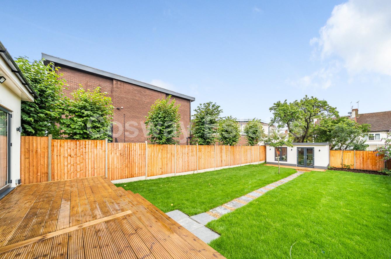 Sylvan Avenue, Mill Hill